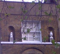 A house near Elephant & Castle with an owl & a pussycat